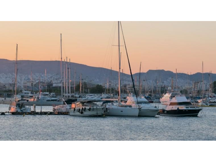 Porty w Grecji - najlepsze mariny do cumowania i czarteru jachtu