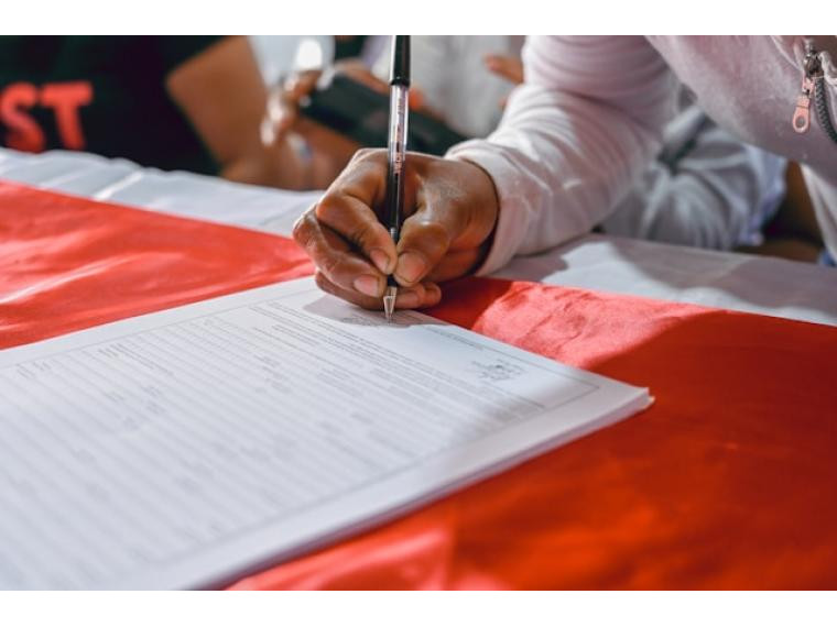 Umowa czarterowa - co powinna zawierać? Na co zwrócić uwagę?